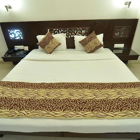 Hotel Venkatesh International Rāipur Exteriör bild