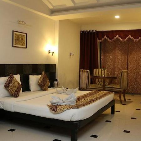 Hotel Venkatesh International Rāipur Exteriör bild