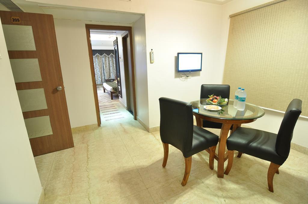 Hotel Venkatesh International Rāipur Rum bild