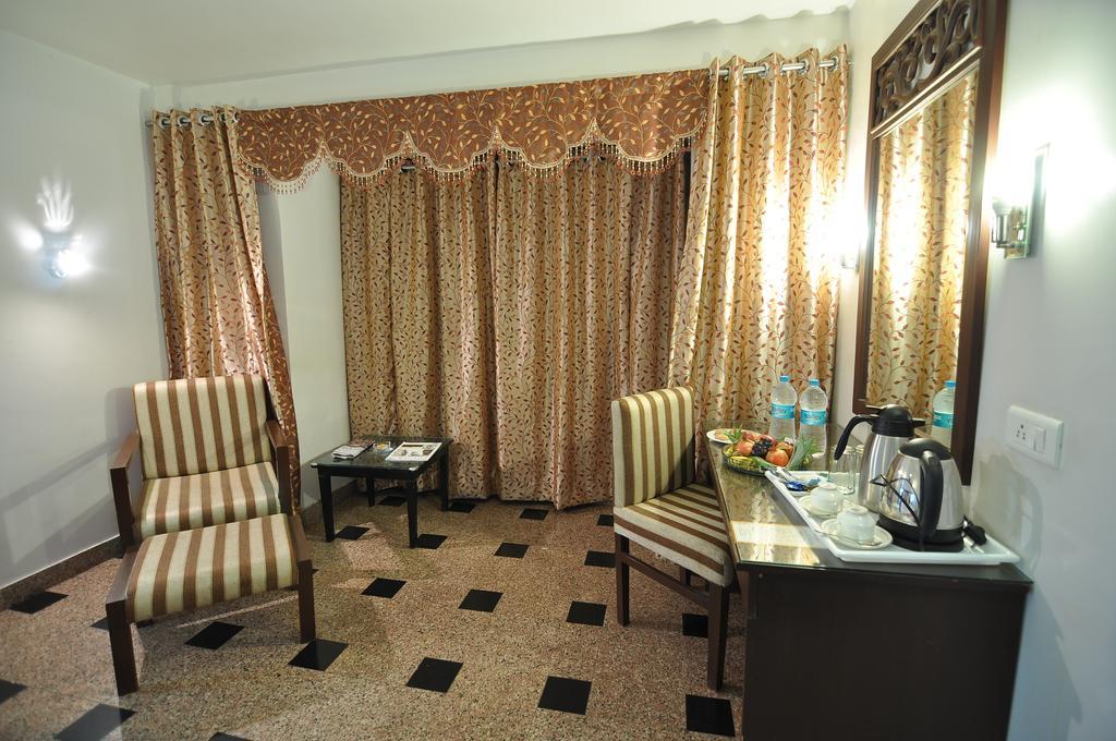 Hotel Venkatesh International Rāipur Exteriör bild