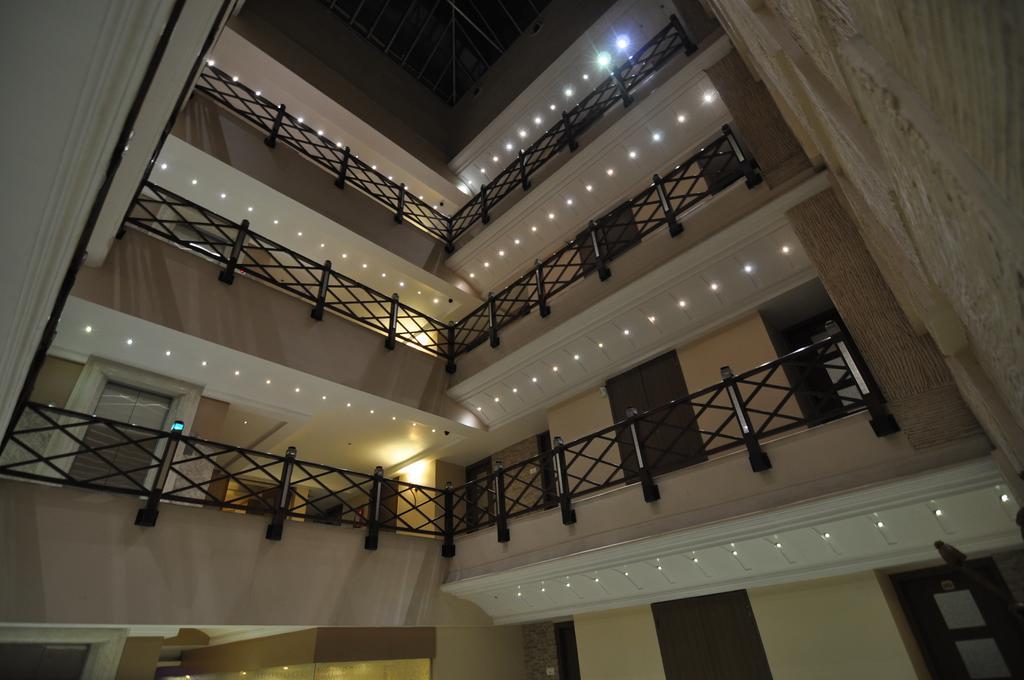 Hotel Venkatesh International Rāipur Exteriör bild