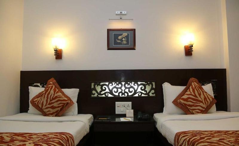 Hotel Venkatesh International Rāipur Exteriör bild