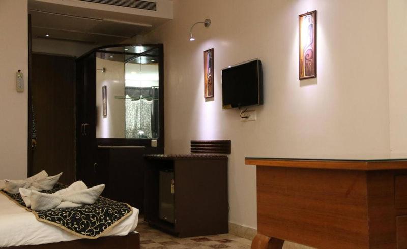 Hotel Venkatesh International Rāipur Exteriör bild