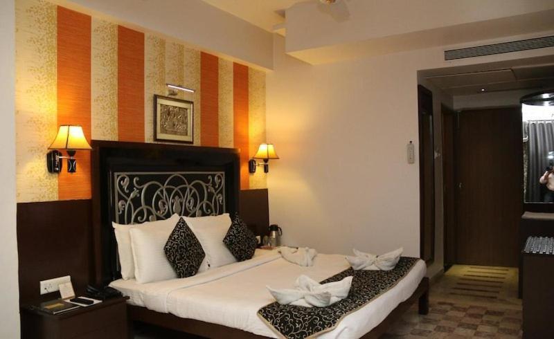 Hotel Venkatesh International Rāipur Exteriör bild