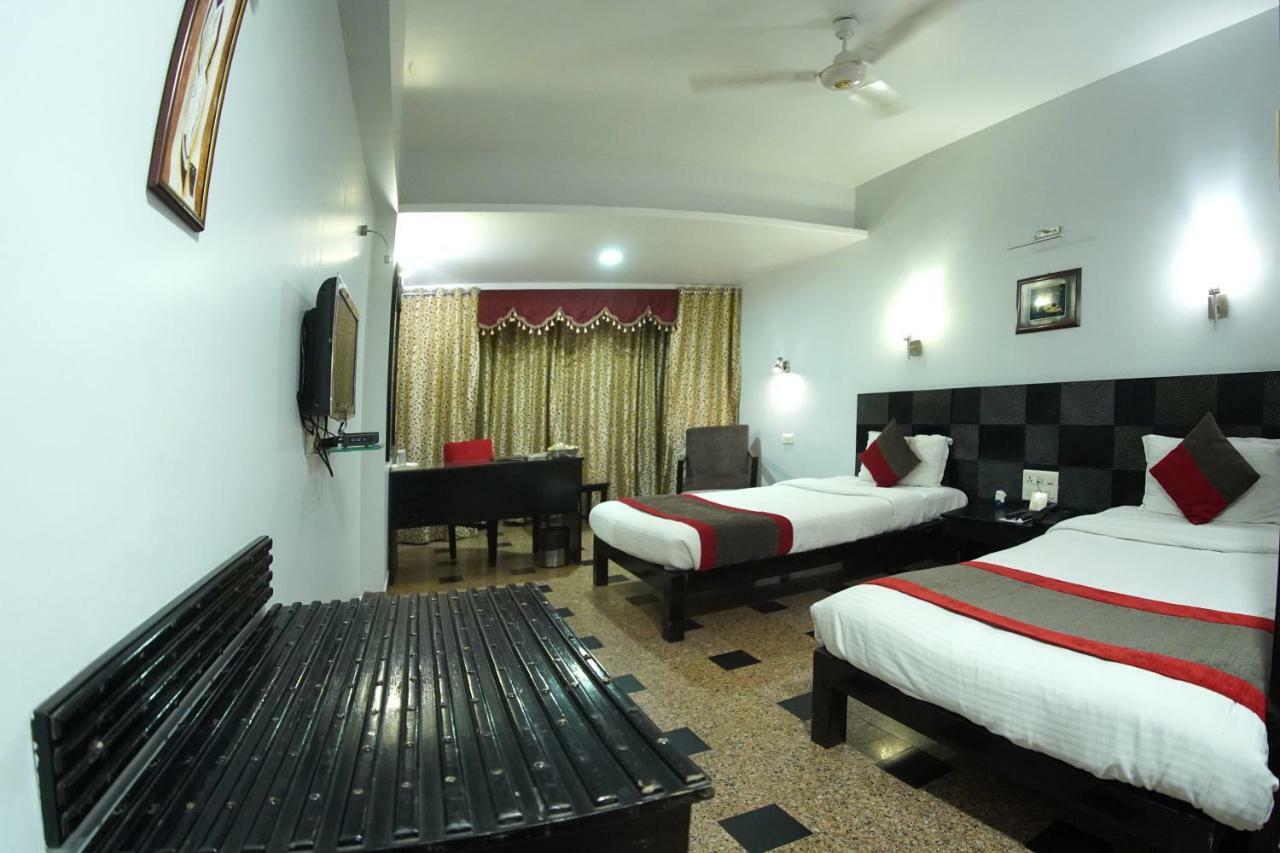 Hotel Venkatesh International Rāipur Exteriör bild