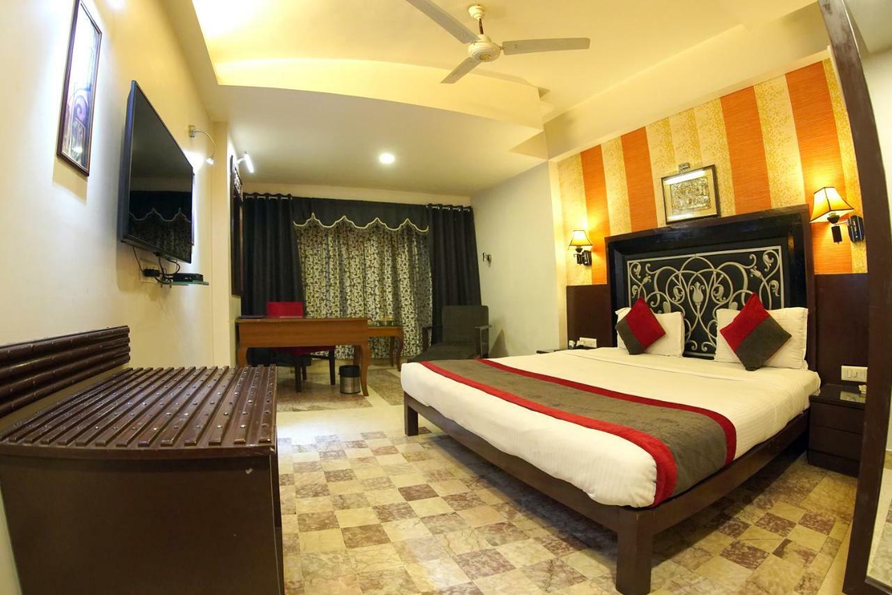 Hotel Venkatesh International Rāipur Exteriör bild