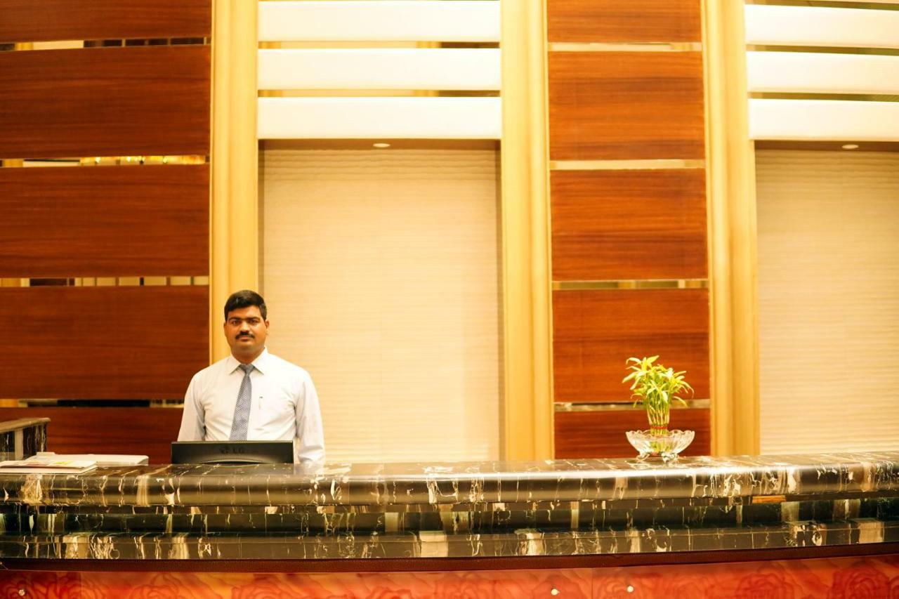 Hotel Venkatesh International Rāipur Exteriör bild