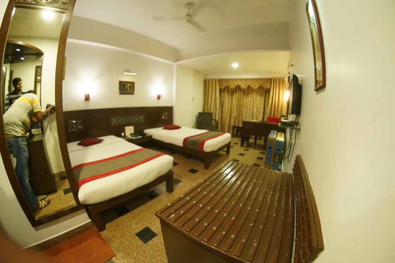 Hotel Venkatesh International Rāipur Exteriör bild