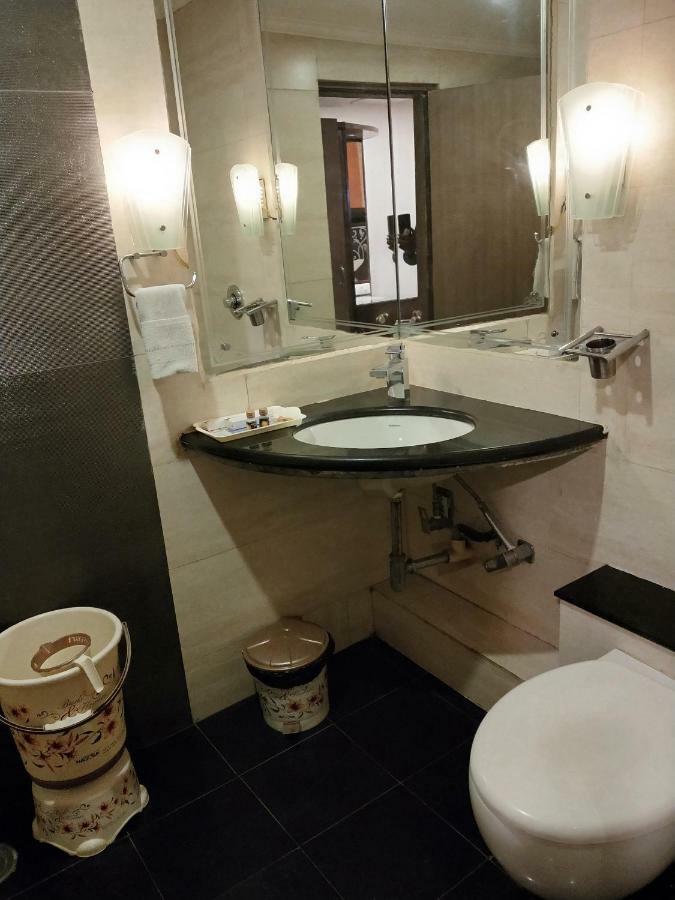 Hotel Venkatesh International Rāipur Exteriör bild